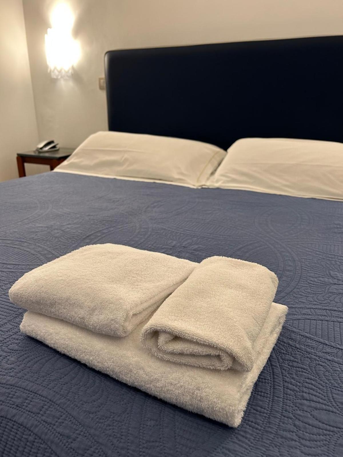 Hotel Saint Joseph Salerno Esterno foto