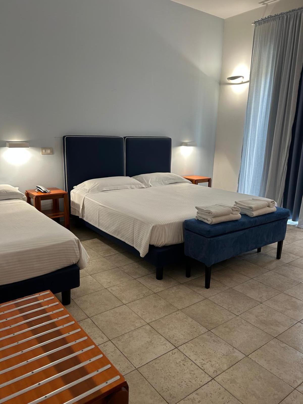 Hotel Saint Joseph Salerno Esterno foto