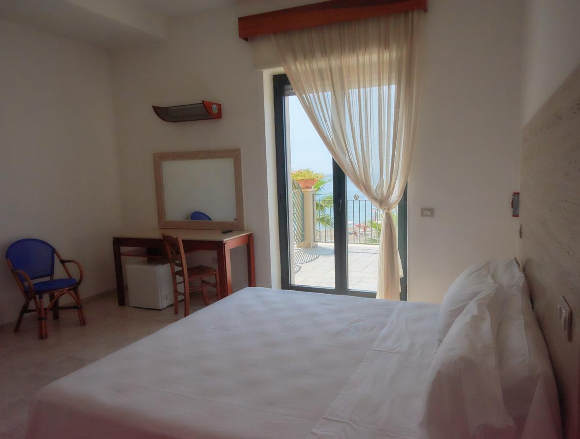 Hotel Saint Joseph Salerno Esterno foto
