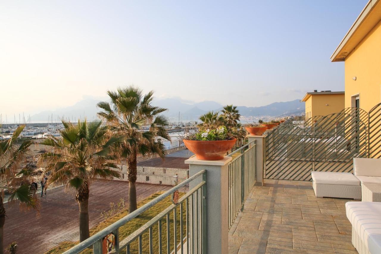 Hotel Saint Joseph Salerno Esterno foto