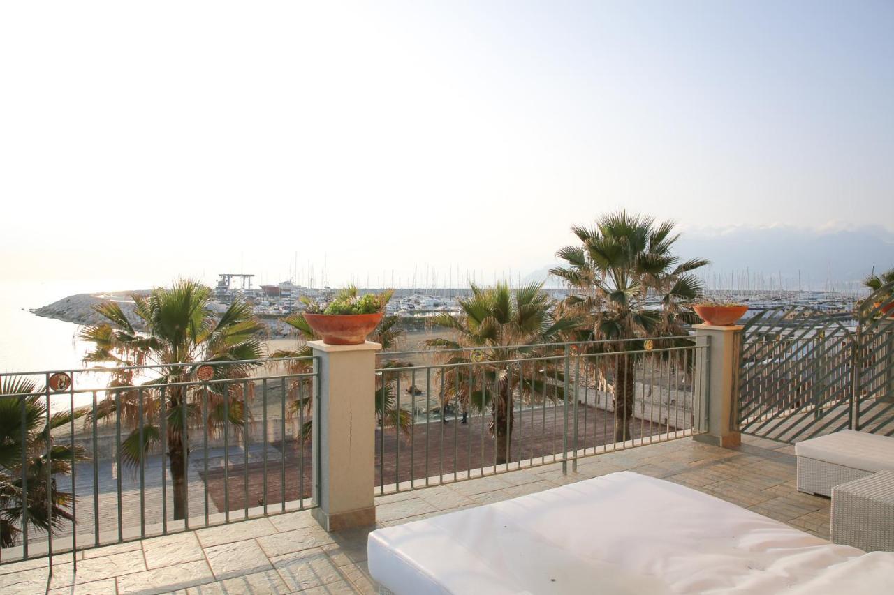 Hotel Saint Joseph Salerno Esterno foto